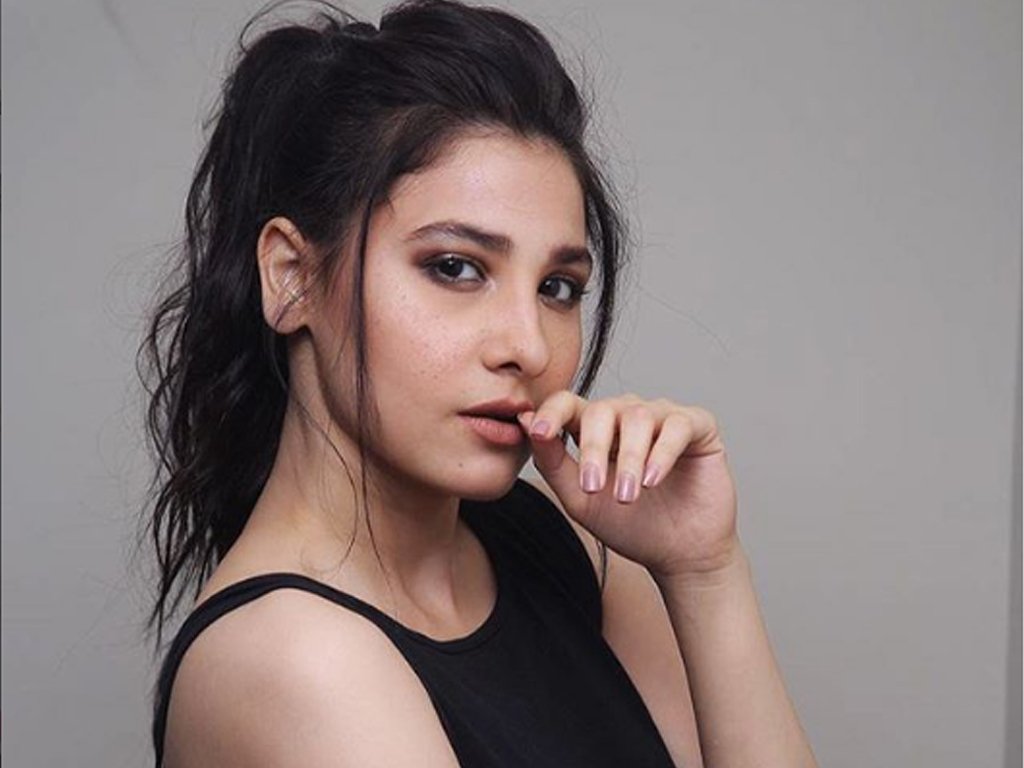 Hina Altaf – Teenage Struggles