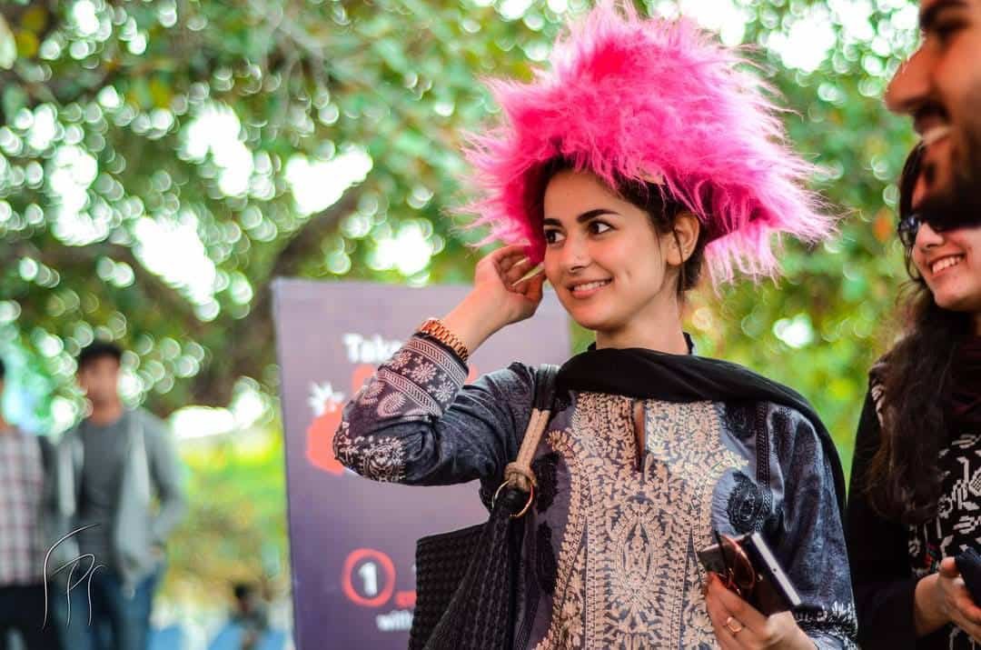 hania-amir-dimples-scandal-pakgossip